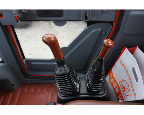 Фронтальный погрузчик Redstar 2000GT